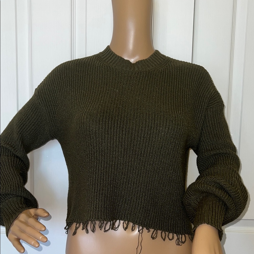 Steve Madden Cropped Olive Knit Distressed Hem Sweater szS